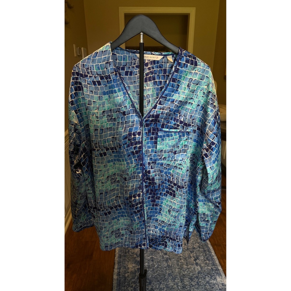 Victoria's Secret Blue Mosaic Tile Satin Pajama Set L Long Sleeve Button Up